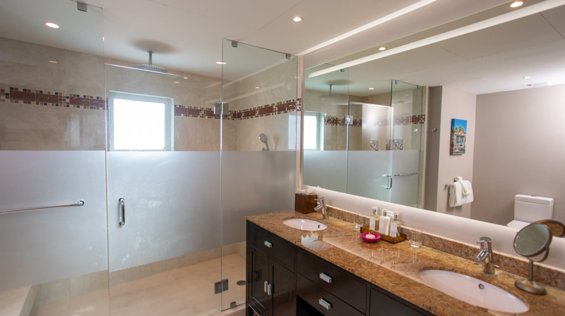 O2 Beach Club Luxury Concierge One_Two Bedroom Suite Bathroom