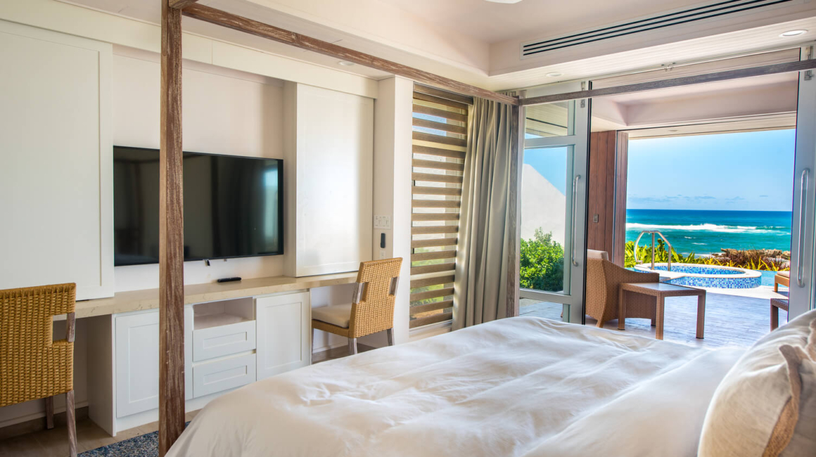 One bedroom cliff-front villa at East resort