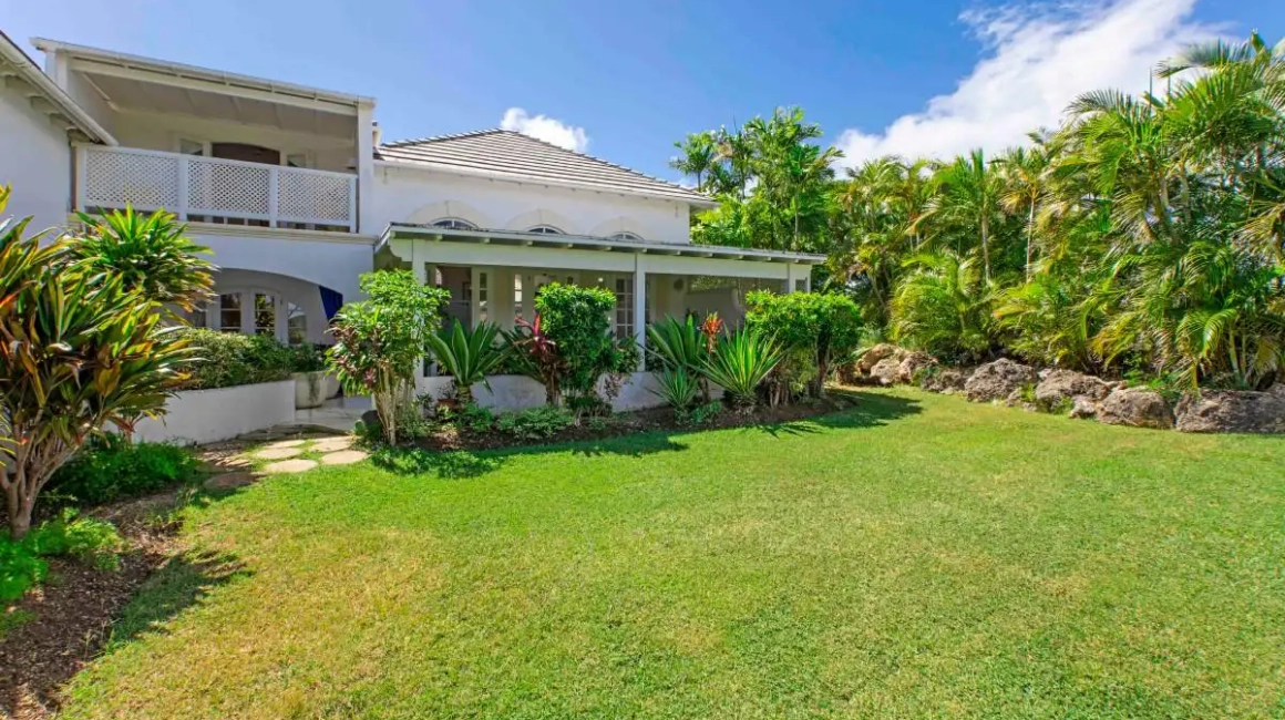 cassia-heights7-lawned-grounds
